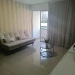 Amplo apartamento quarto e sala na praia de Ponta verde