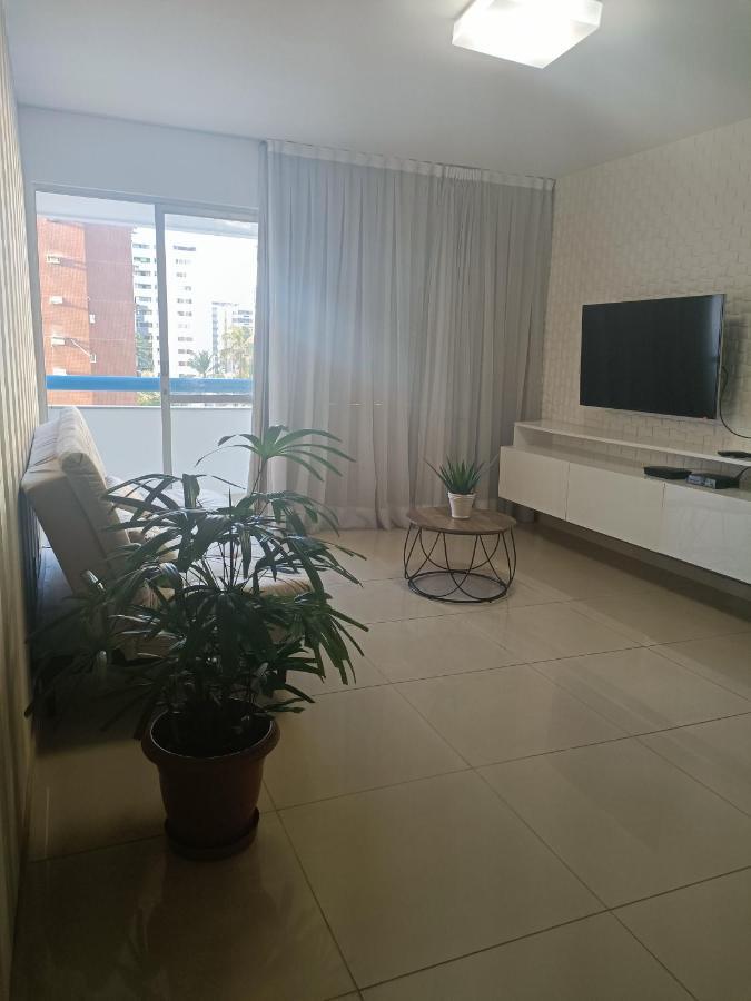 Amplo apartamento quarto e sala na praia de Ponta verde